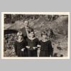Schwarz Jakob Hierwans Ella-Robert-Thea um 1932.jpg